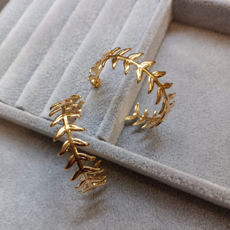 c-hoop earrings(golden) (2)