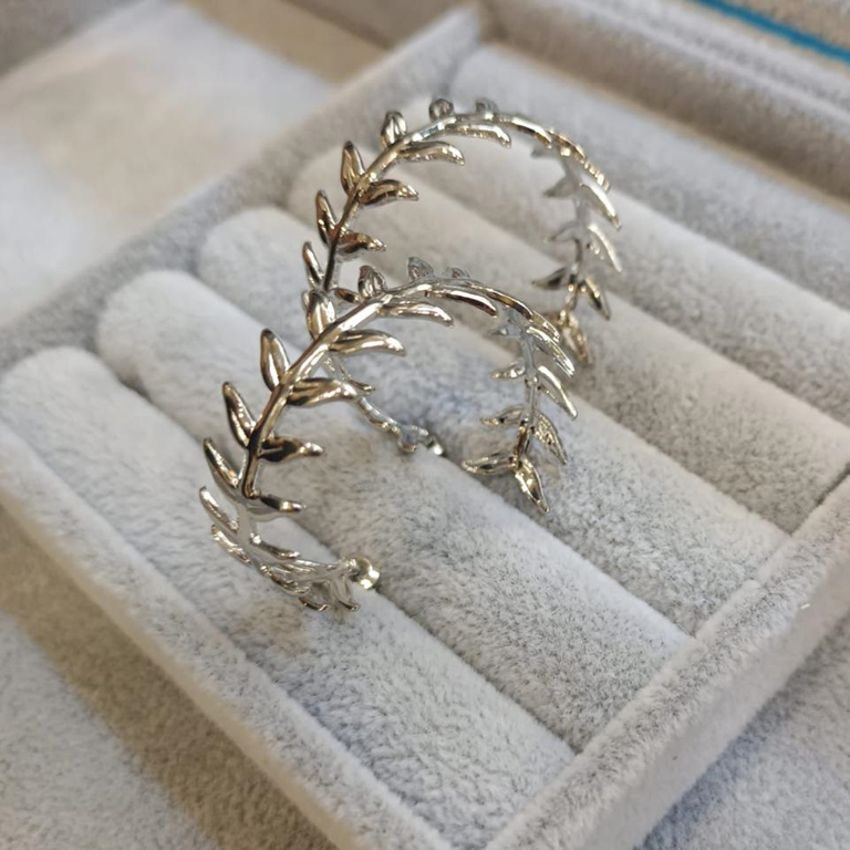 c-hoop earrings(silver) (1)